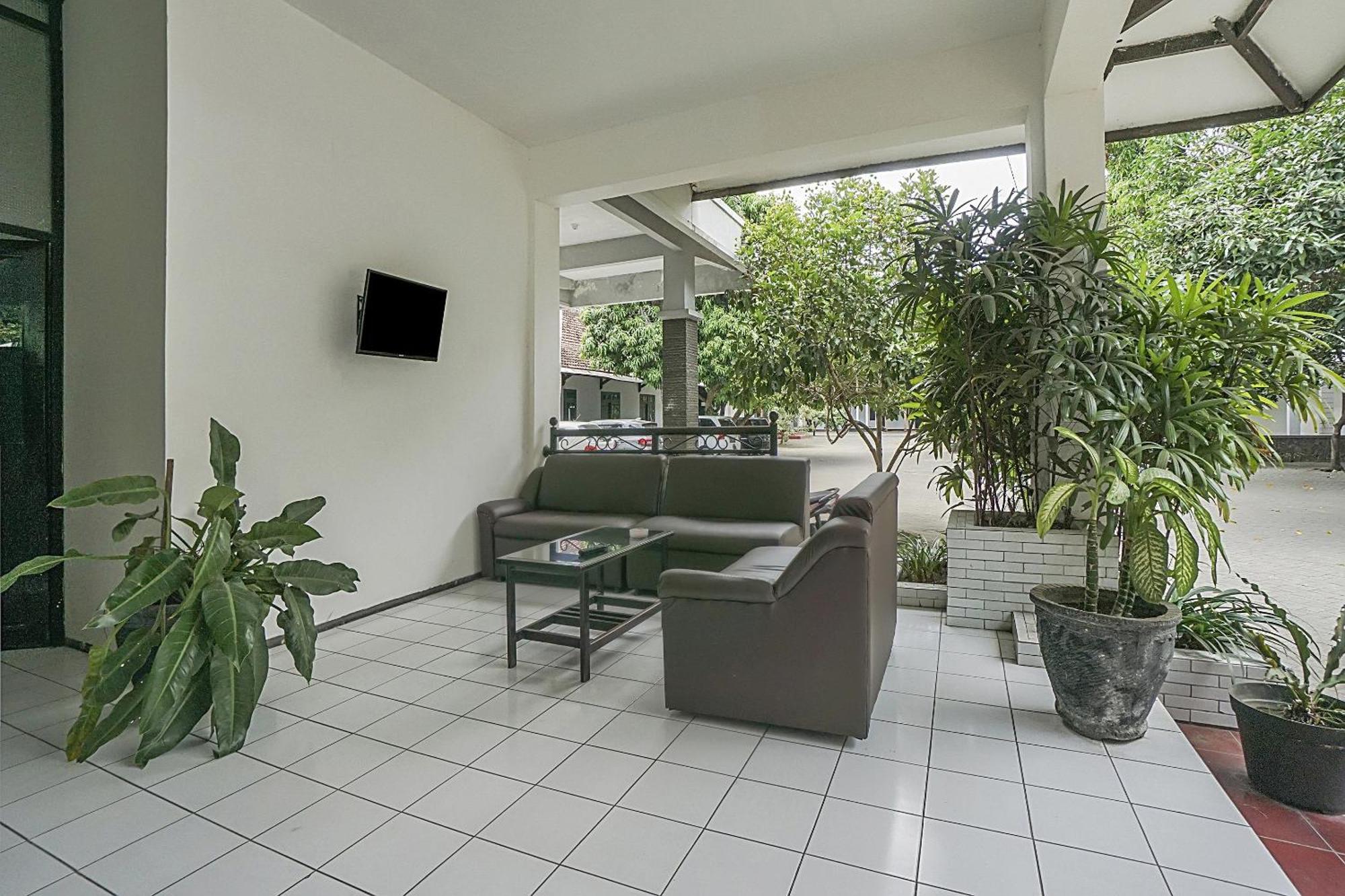 Oyo Life 90589 Palem Garden Hotel Tulungagung Exterior photo
