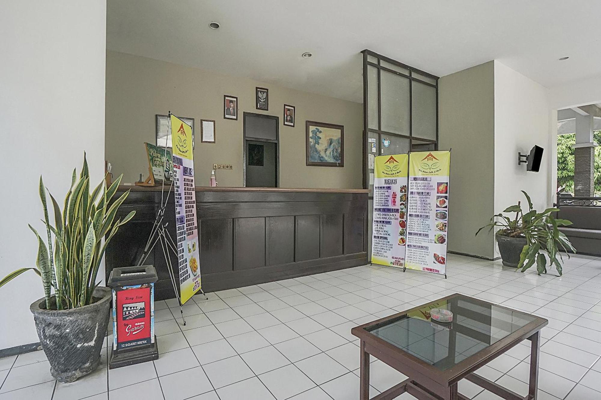 Oyo Life 90589 Palem Garden Hotel Tulungagung Exterior photo