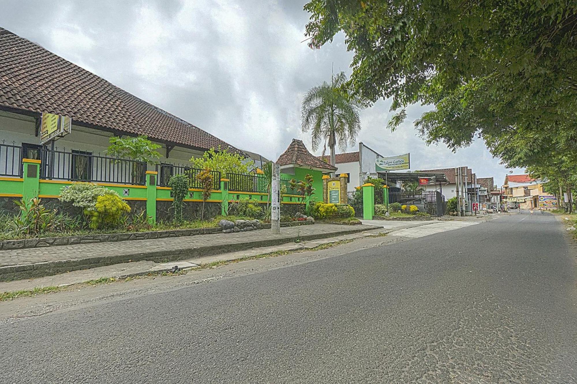 Oyo Life 90589 Palem Garden Hotel Tulungagung Exterior photo