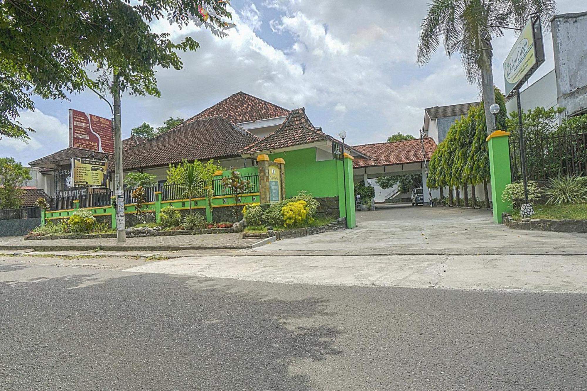 Oyo Life 90589 Palem Garden Hotel Tulungagung Exterior photo