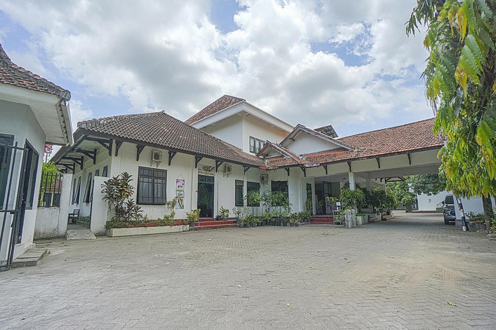 Oyo Life 90589 Palem Garden Hotel Tulungagung Exterior photo